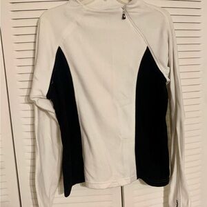 Spyder Fleece White & Black Winter Wear Long Sleeve Top. Zipper at neckline